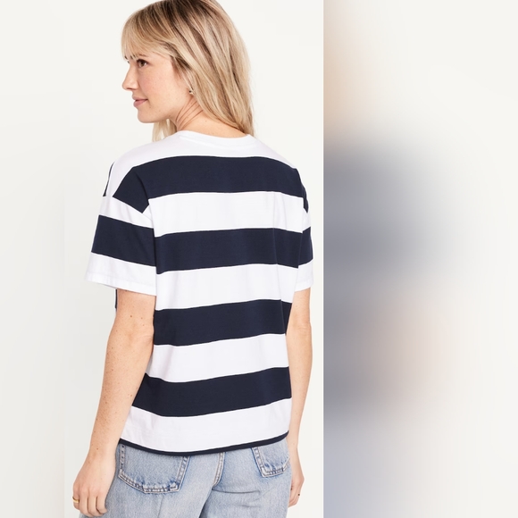 Old navy tee - Picture 2 of 6